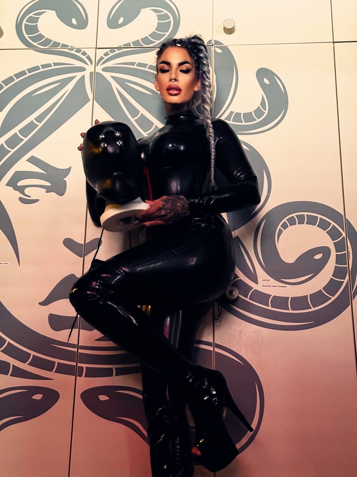  Foto von Latex/ Heavy Rubber 